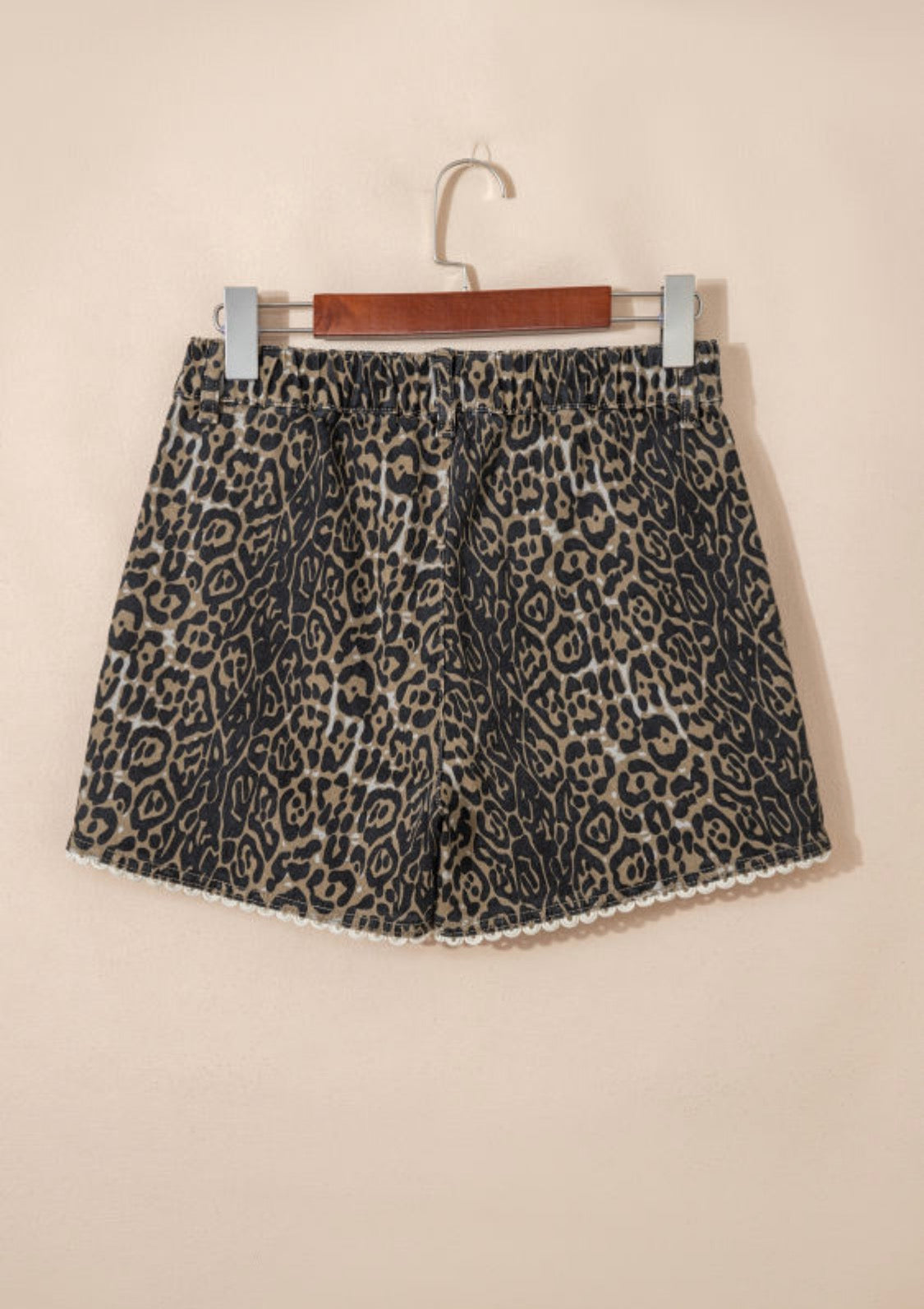 Leopard print denim short